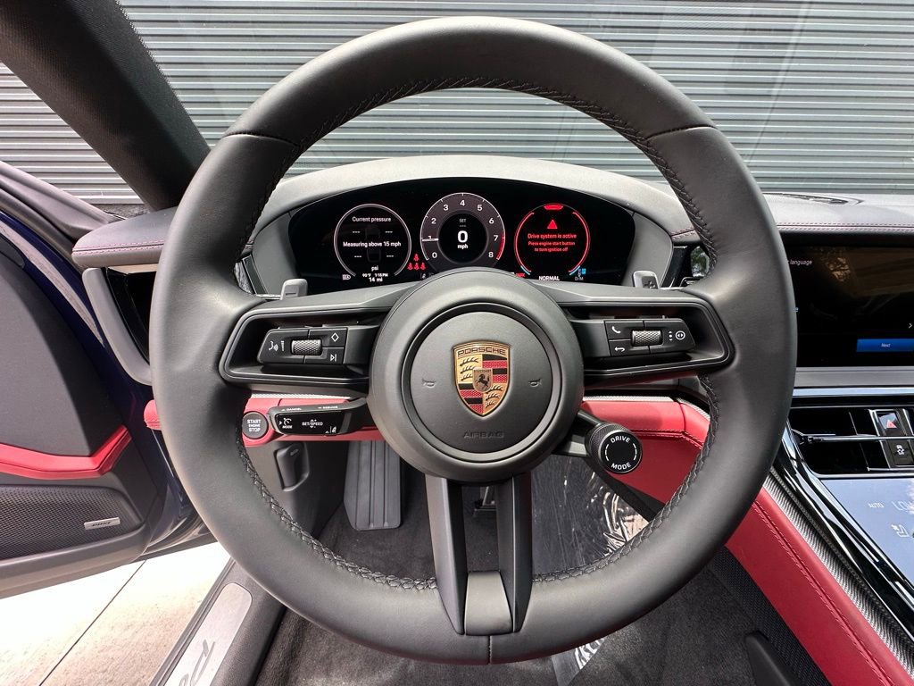 Used 2025 Porsche Panamera image 19