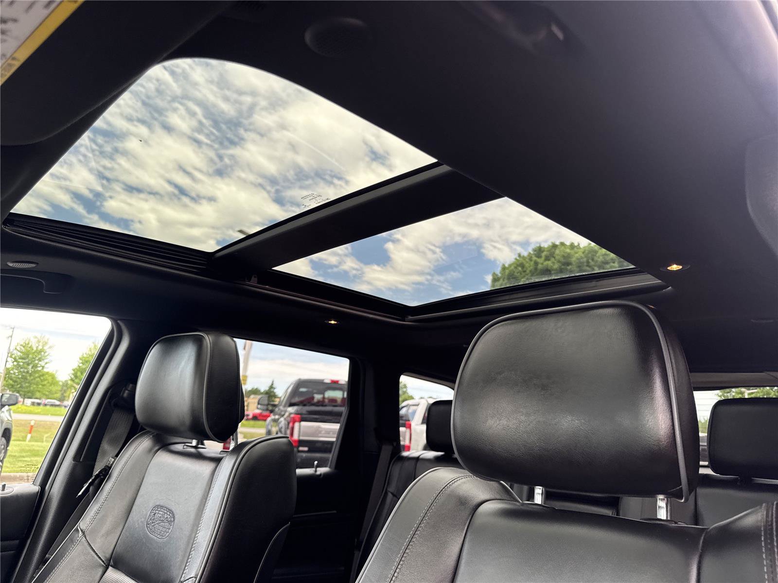 Used 2020 Jeep Grand Cherokee Overland AWD/4WD image 19