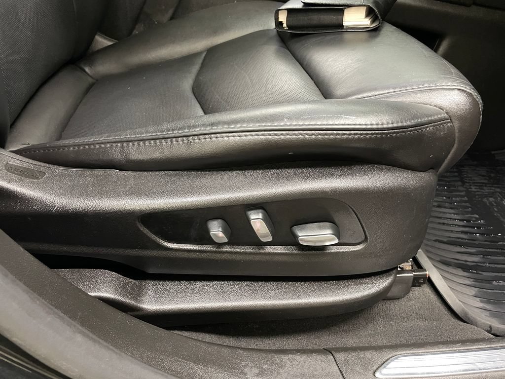 Used 2018 Cadillac XT5 Luxury w/ Driver Awareness Package AWD/4WD image 38