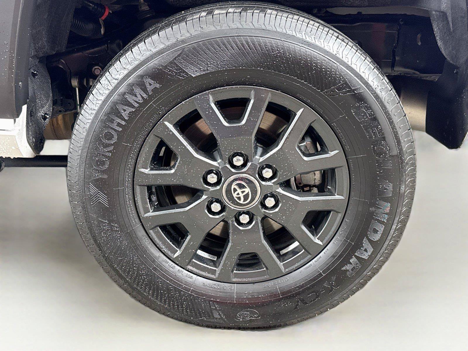 Used 2025 Toyota 4Runner SR5 AWD/4WD image 32