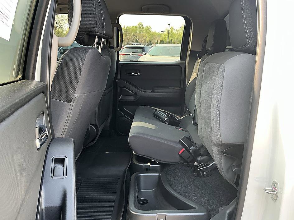 Certified 2024 Nissan Frontier SV image 24