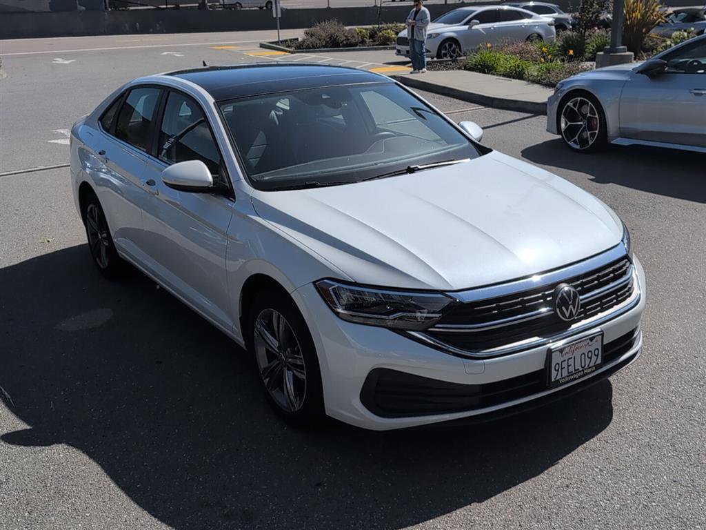 Used 2023 Volkswagen Jetta SE w/ Panoramic Sunroof Package FWD image 4