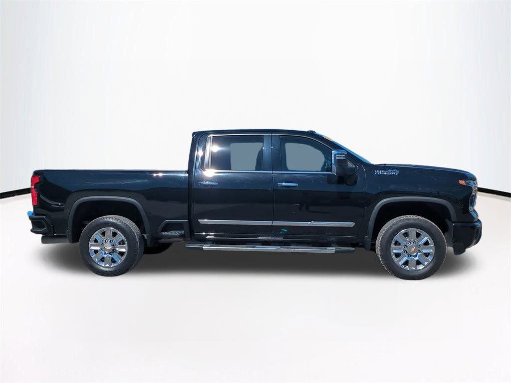 Used 2024 Chevrolet Silverado 2500 High Country w/ High Country Premium Package image 4