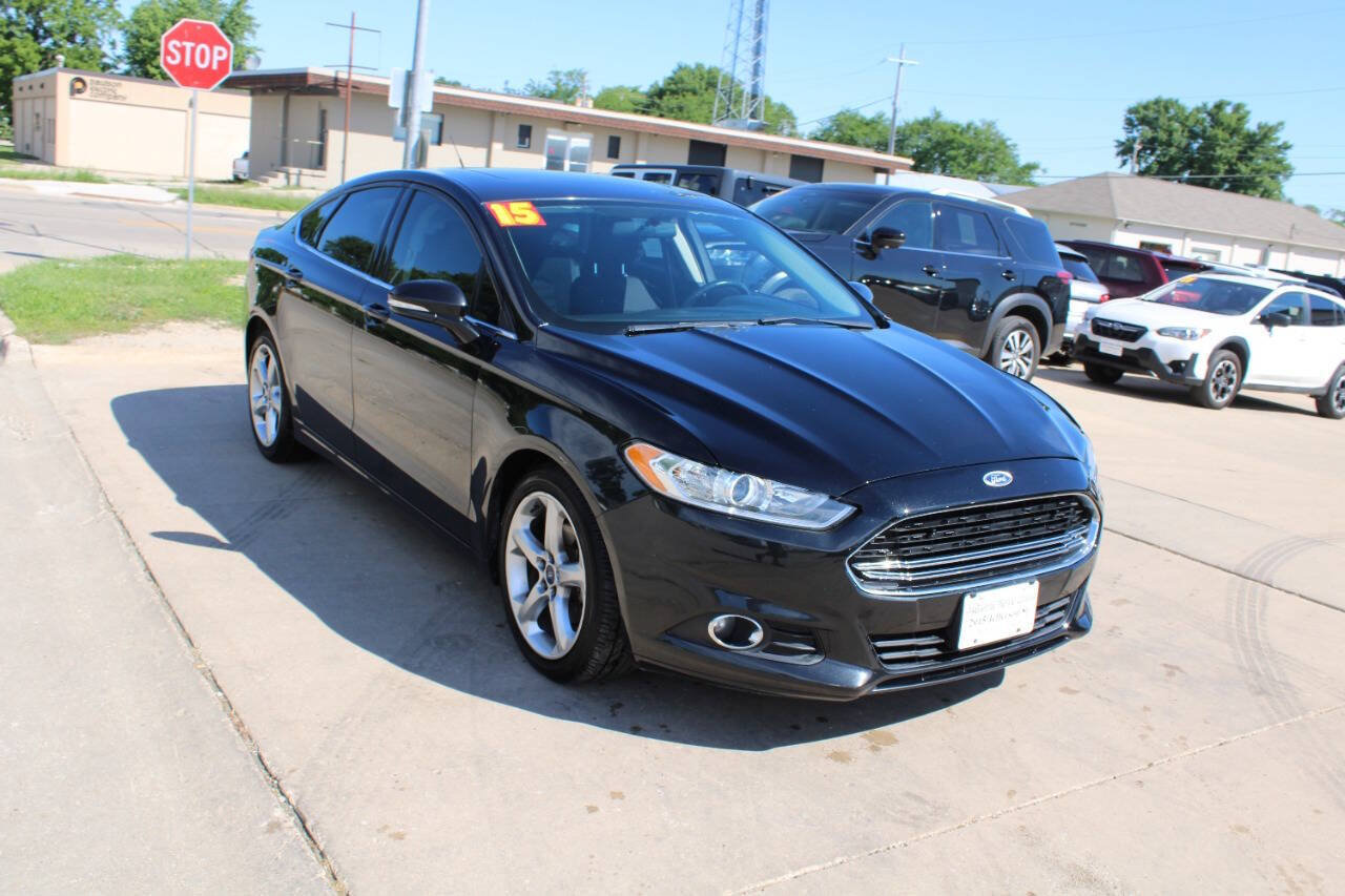Used 2015 Ford Fusion SE w/ Equipment Group 201A FWD image 2