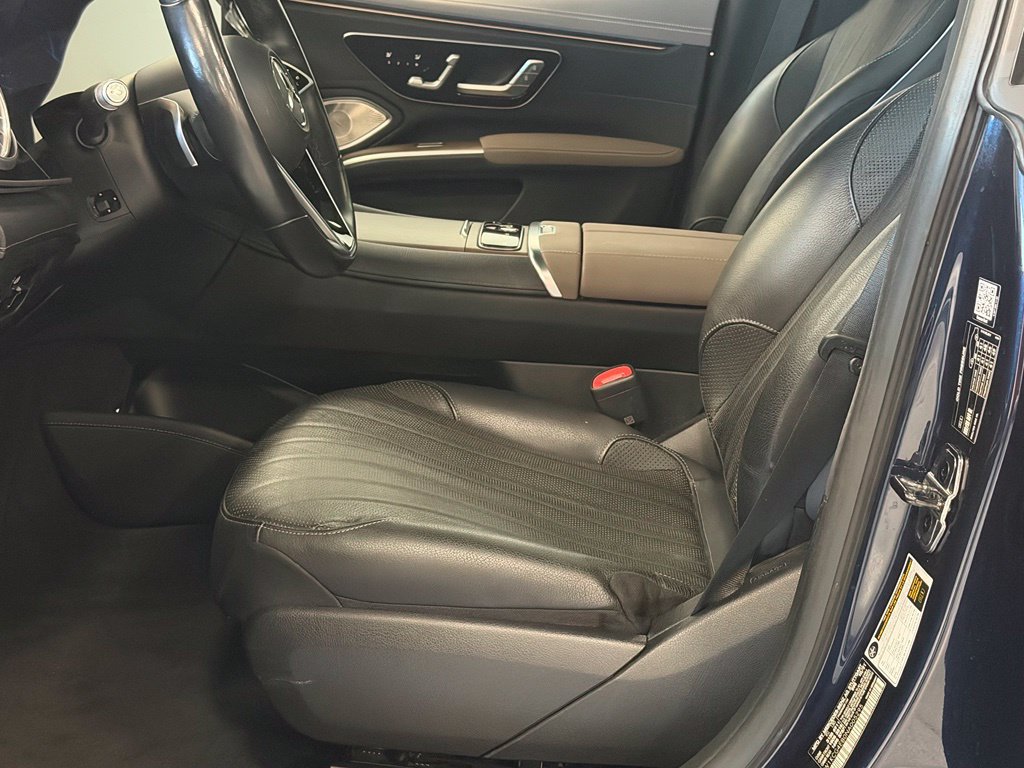 Used 2022 Mercedes-Benz EQS 580 4MATIC Sedan w/ Exclusive Trim Package image 11