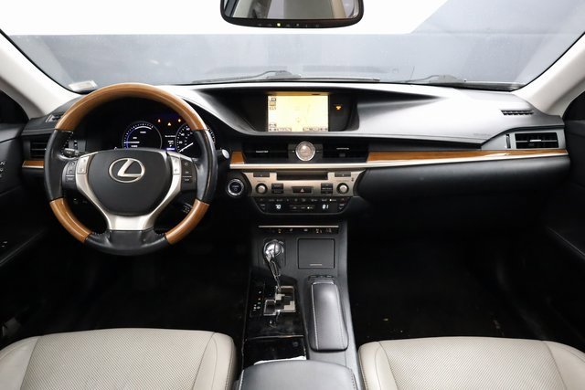 Used 2014 Lexus ES 300h w/ Luxury Package w/Bamboo Trim image 13