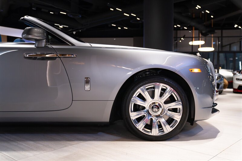 Used 2016 Rolls-Royce Dawn RWD image 32