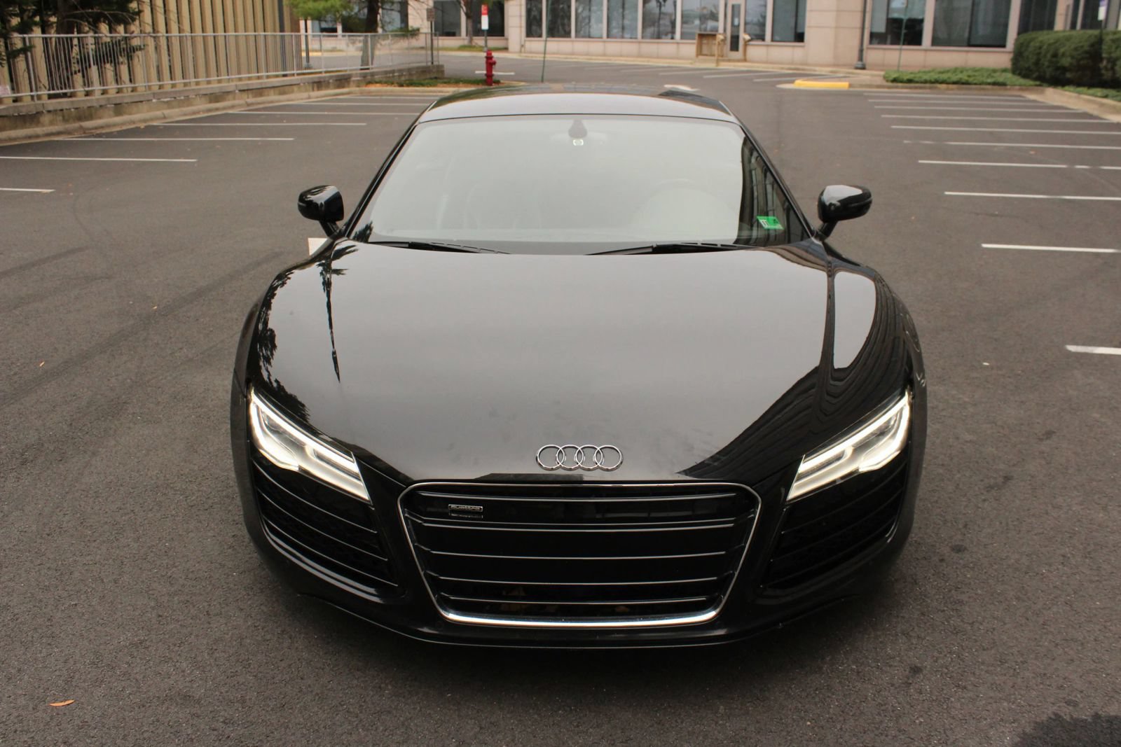 Used 2014 Audi R8 V8 w/ Enhanced Leather Package AWD/4WD image 5