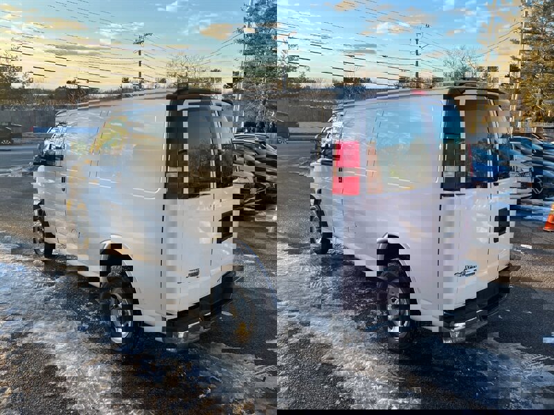 Used 2013 Chevrolet Express 3500 image 3