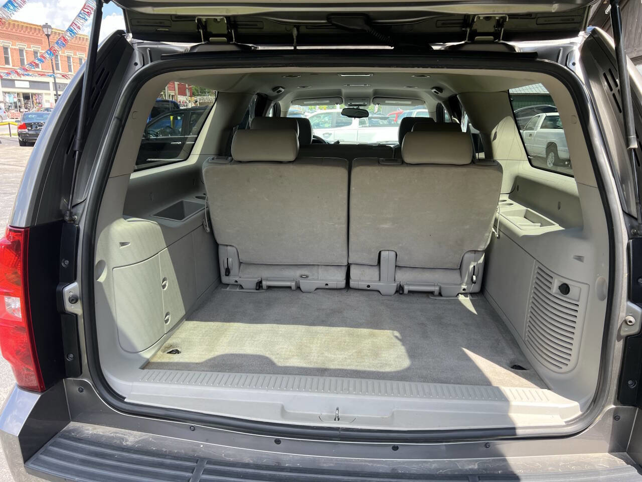 Used 2009 Chevrolet Suburban LT image 15