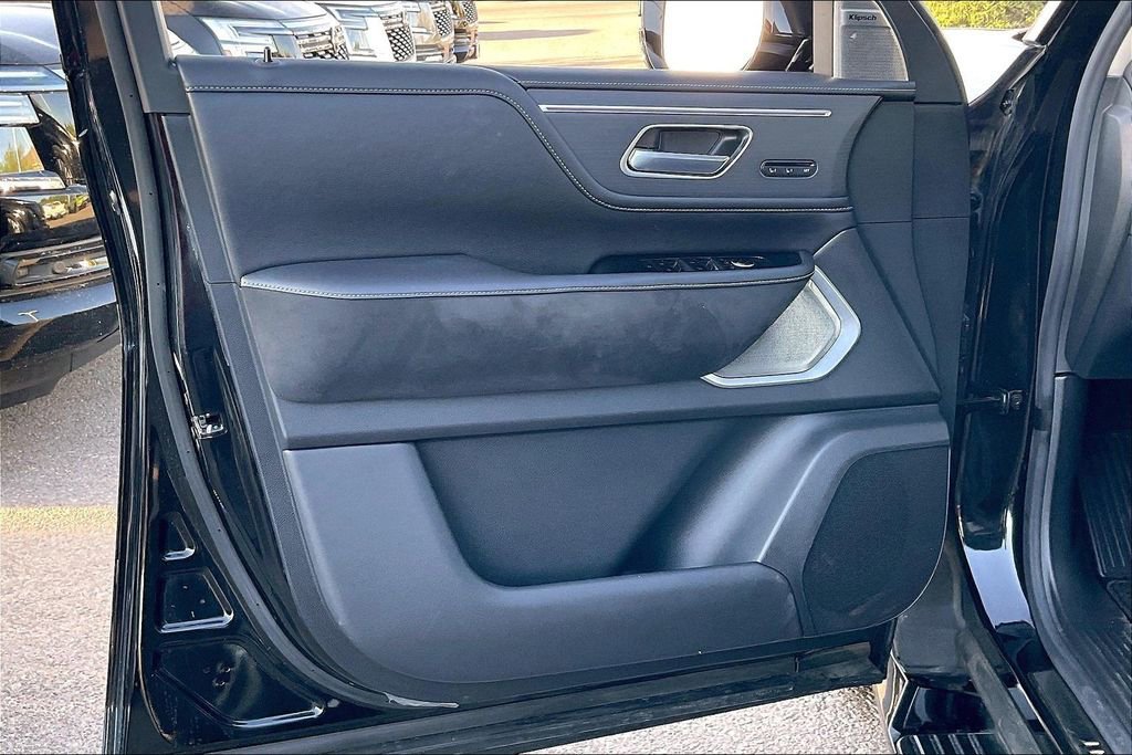 Used 2025 INFINITI QX80 Sensory image 22