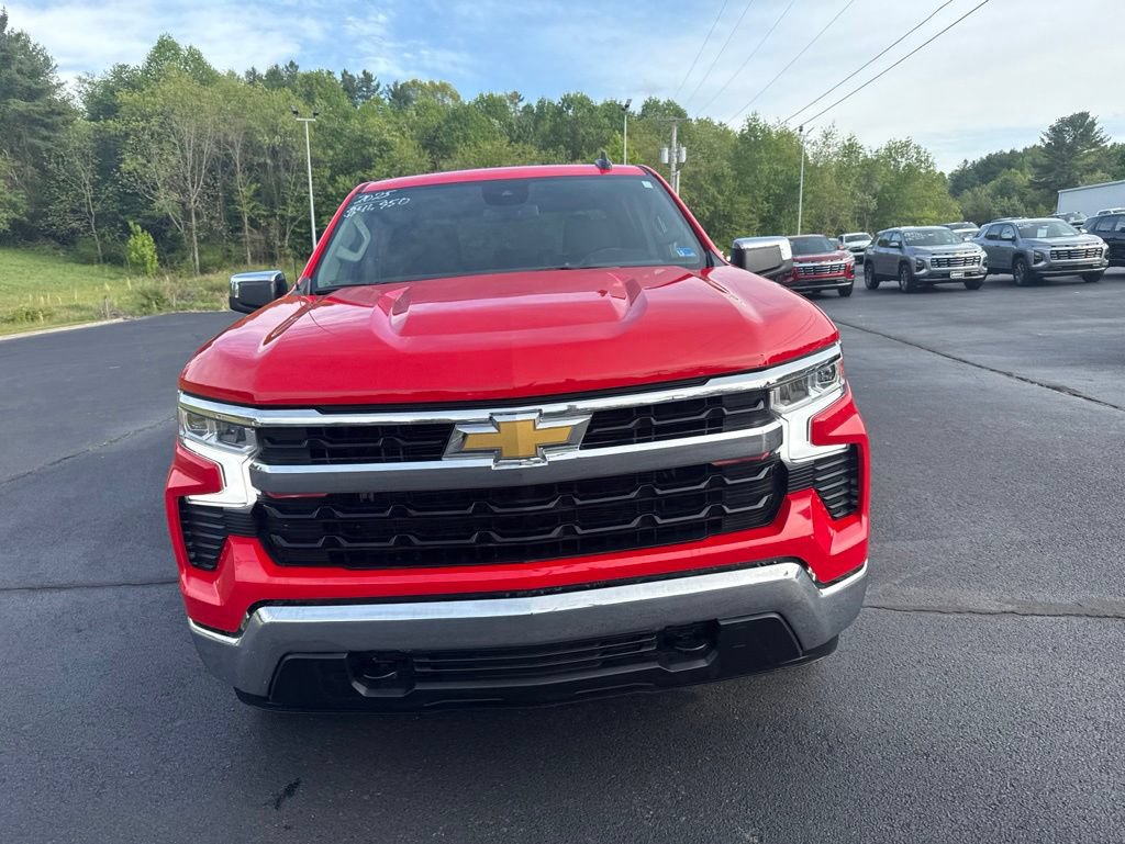 Used 2025 Chevrolet Silverado 1500 LT AWD/4WD image 3