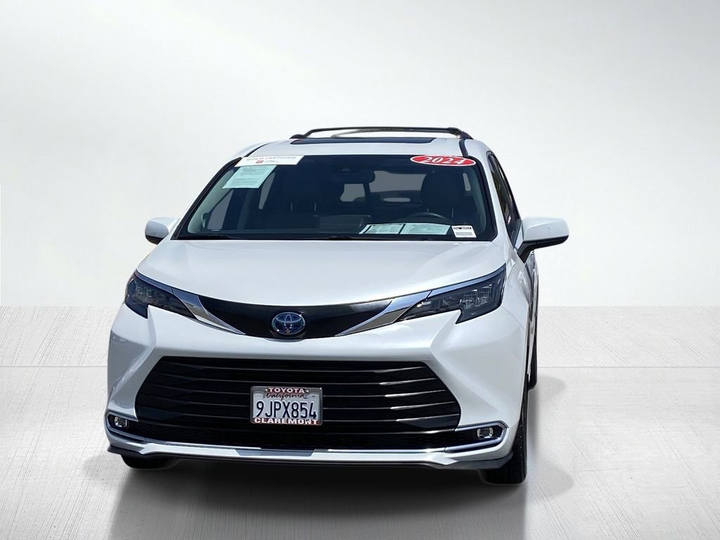 Certified 2024 Toyota Sienna XLE w/ XLE Plus Package AWD/4WD image 13