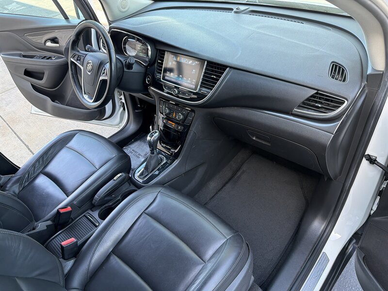 Used 2018 Buick Encore Essence AWD/4WD image 36
