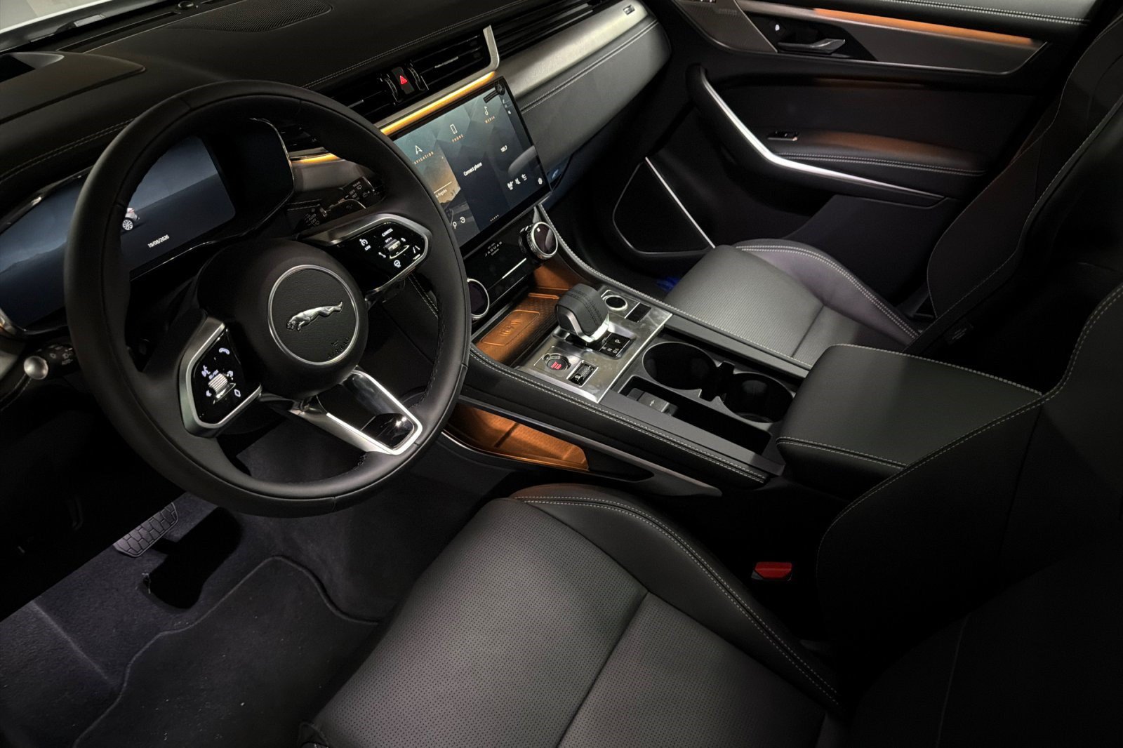 New 2026 Jaguar F-PACE R-Dynamic S AWD/4WD image 4