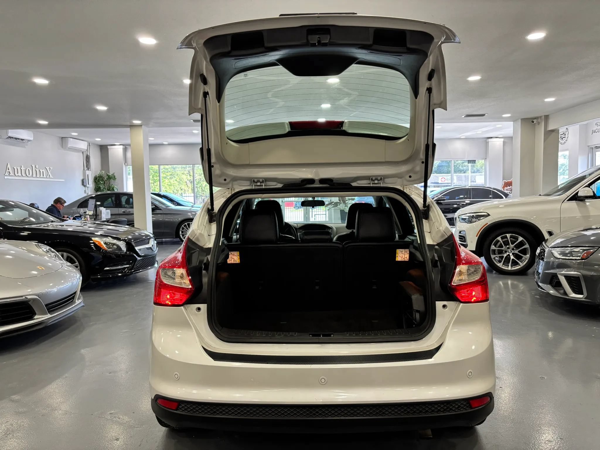 Used 2014 Ford Focus Titanium FWD image 38