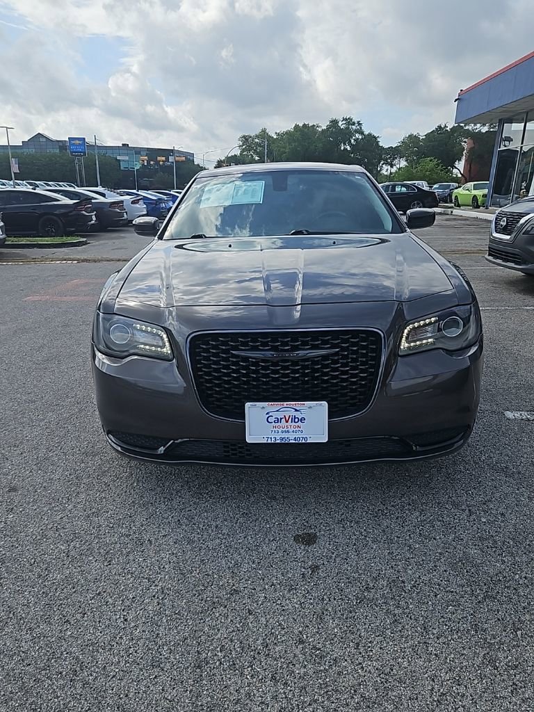 Used 2022 Chrysler 300 Touring w/ Sport Appearance Package RWD image 2