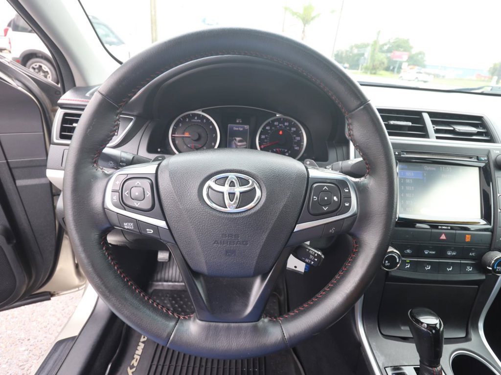 Used 2016 Toyota Camry SE w/ Moonroof Package FWD image 17