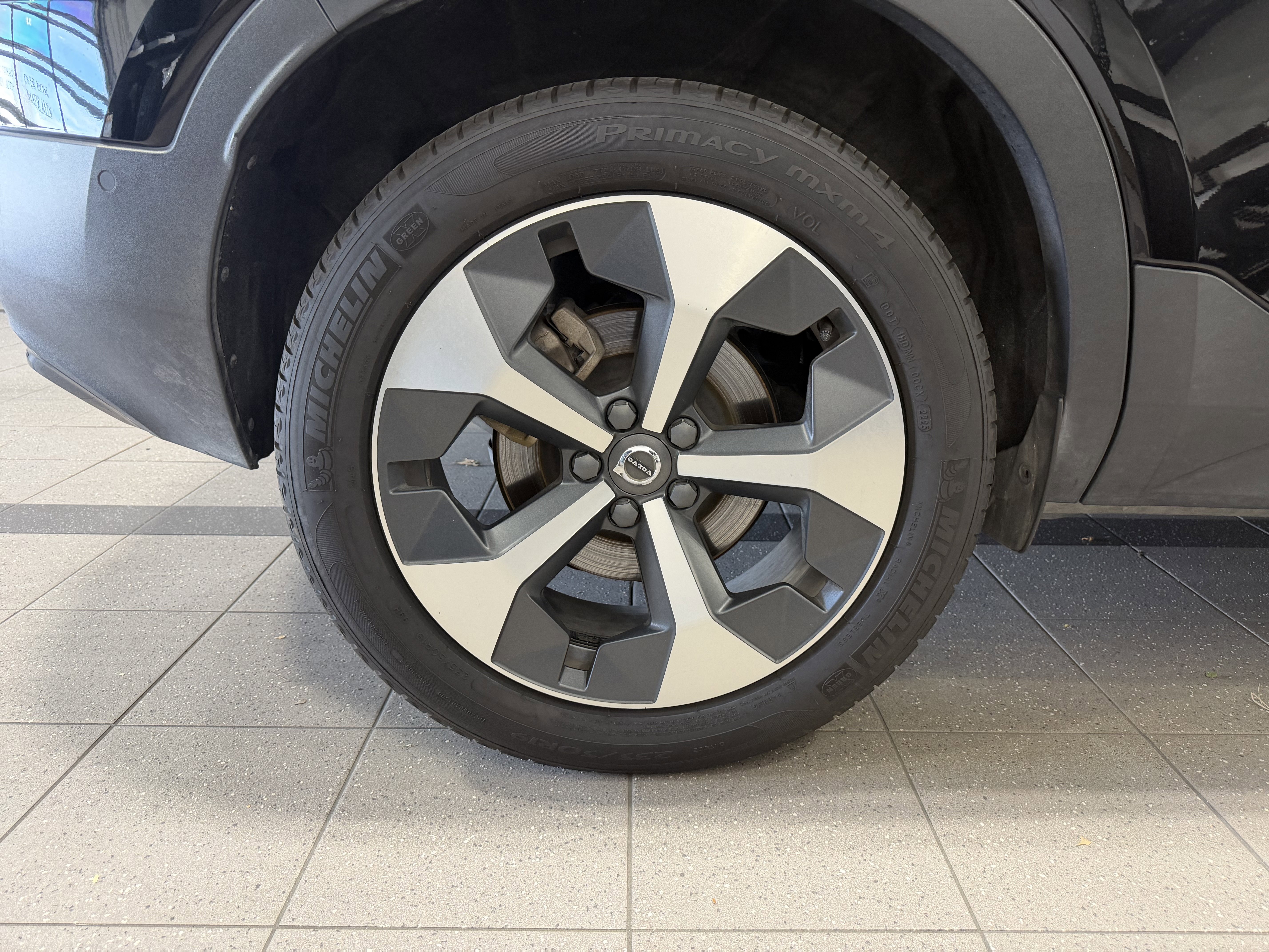 Used 2023 Volvo XC40 B4 Ultimate FWD image 10