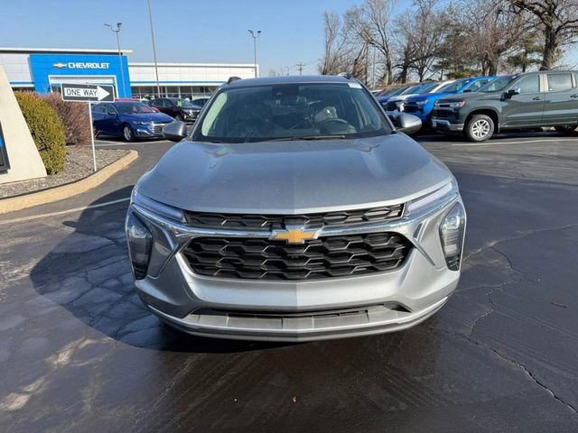 Used 2025 Chevrolet Trax LT w/ Driver Confidence Package FWD image 8