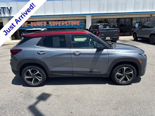 Used 2022 Chevrolet TrailBlazer RS w/ Sun and Liftgate Package FWD image 2