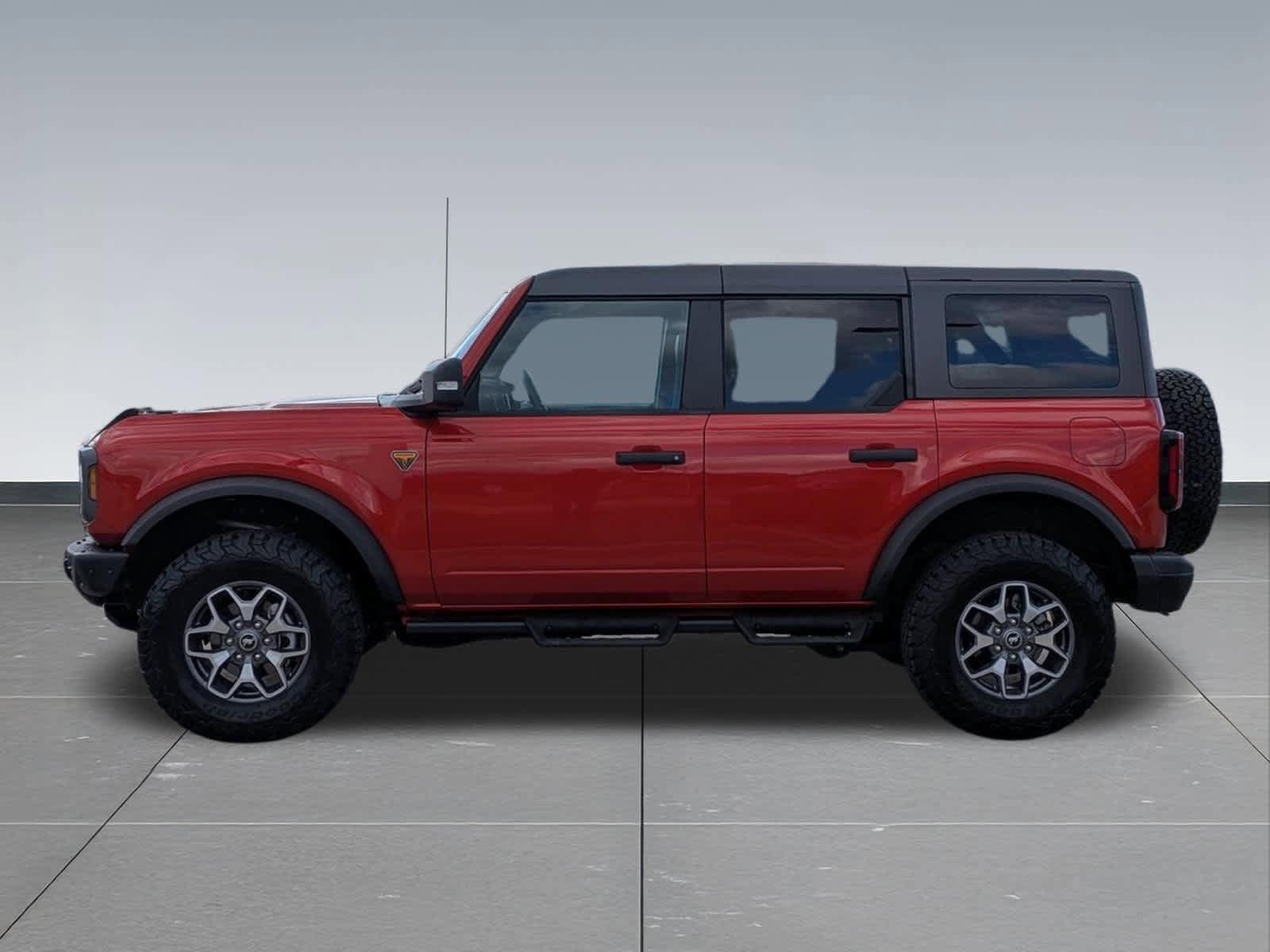 Used 2024 Ford Bronco Badlands image 3