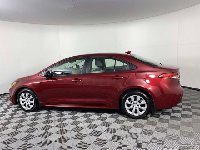 Used 2025 Toyota Corolla LE FWD image 5