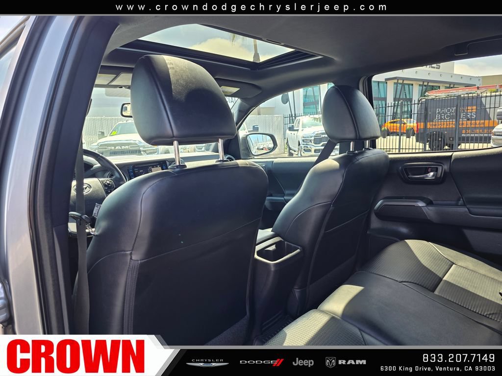 Used 2018 Toyota Tacoma TRD Sport w/ TRD Premium Sport Package AWD/4WD image 18
