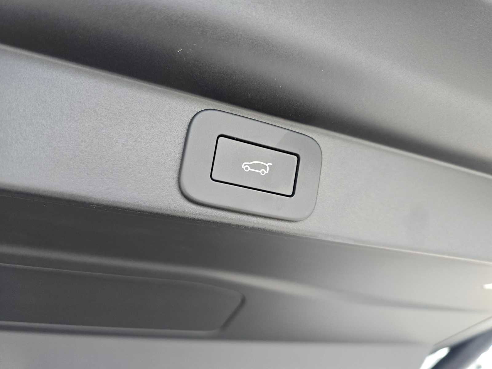 New 2026 Land Rover Range Rover SV image 18