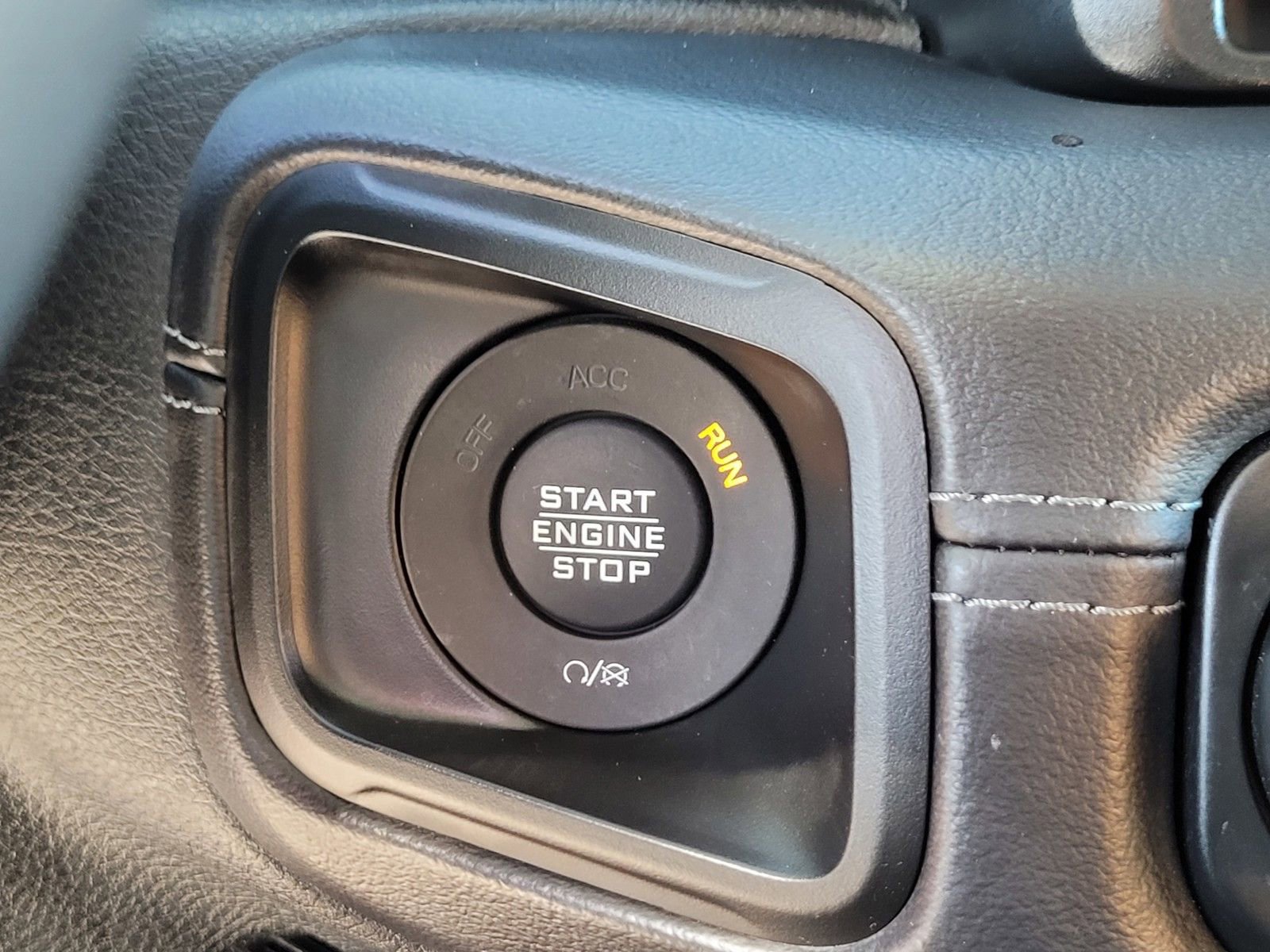 Used 2025 Jeep Wrangler Sahara 4xe image 22