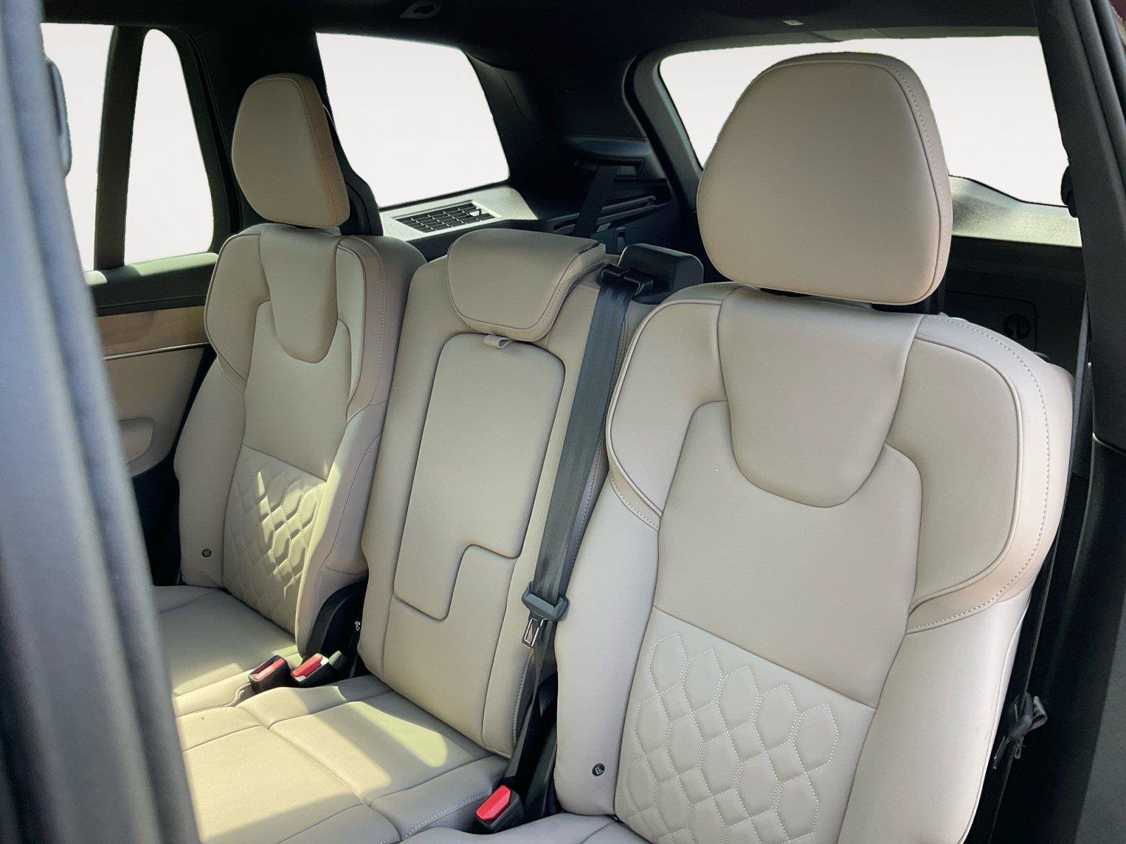New 2026 Volvo XC90 B5 Plus w/ Protection Package Premier AWD/4WD image 13