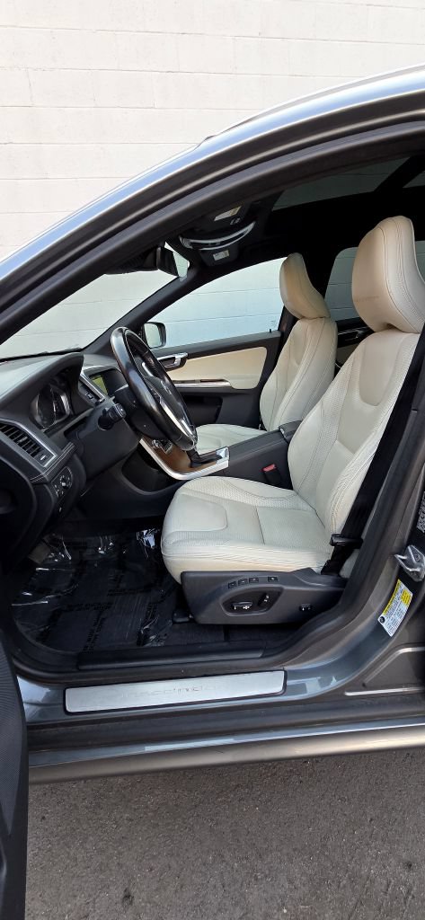 Used 2016 Volvo XC60 T6 Platinum w/ Inscription Package AWD/4WD image 12