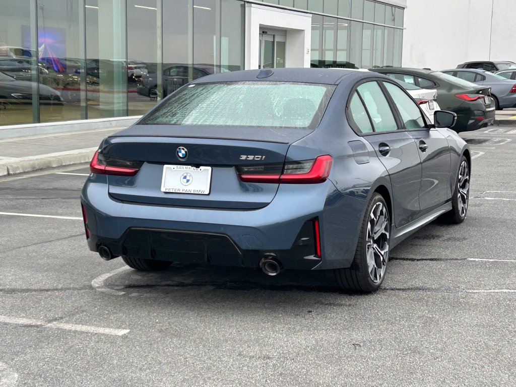 New 2026 BMW 330i Sedan w/ M Sport Package RWD image 5