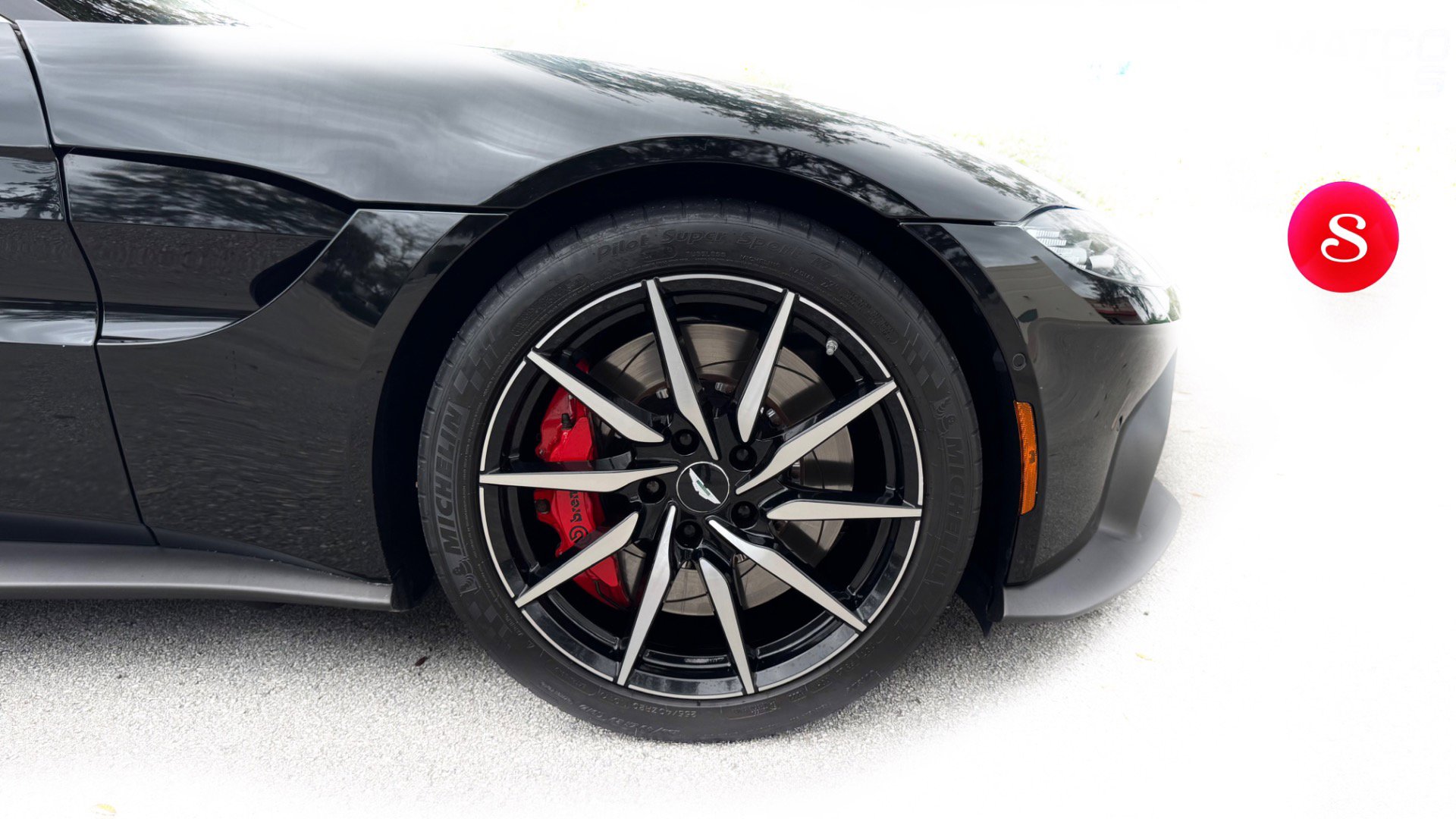 Used 2019 Aston Martin V8 Vantage Coupe image 22