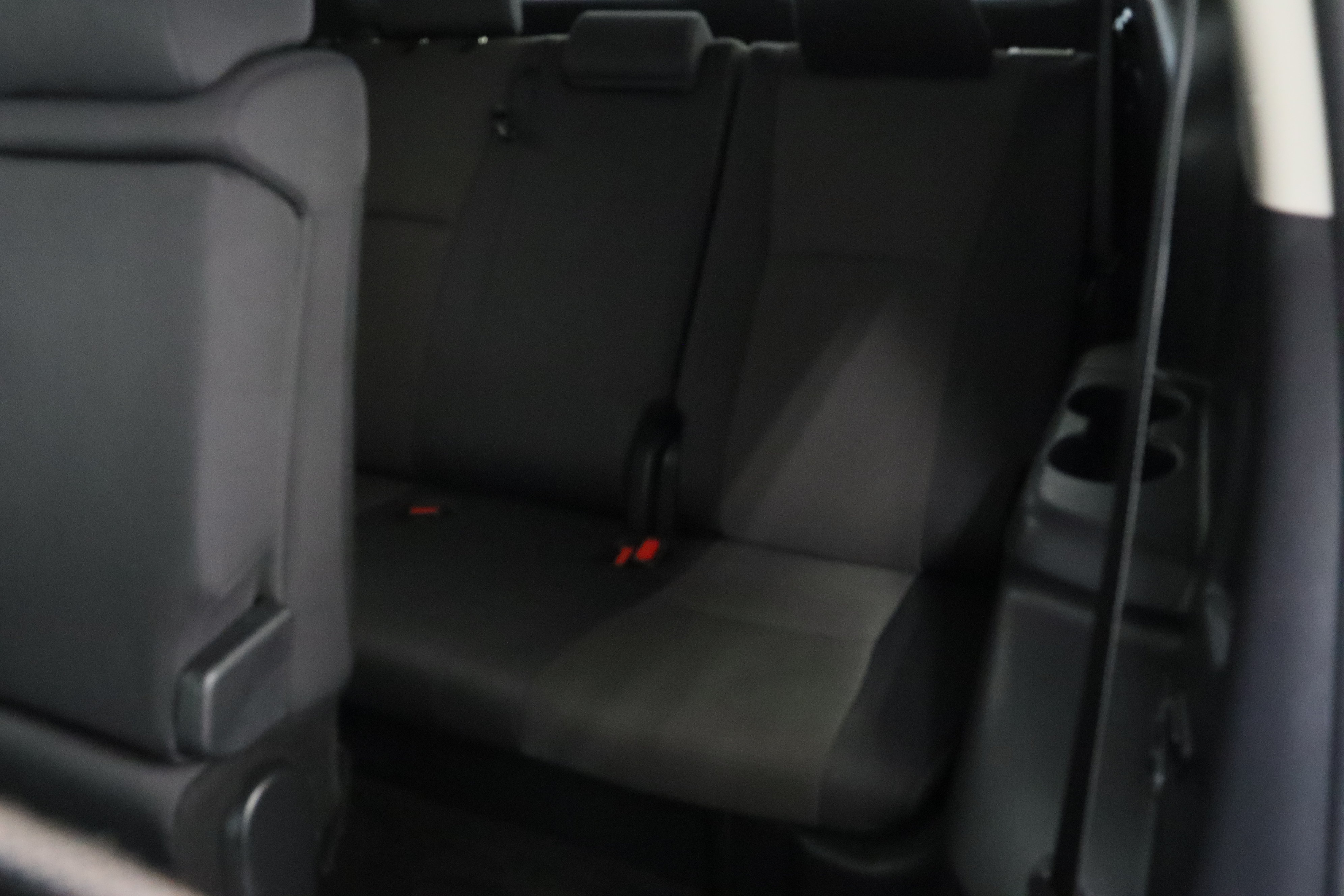 Used 2025 Toyota Highlander LE FWD image 32