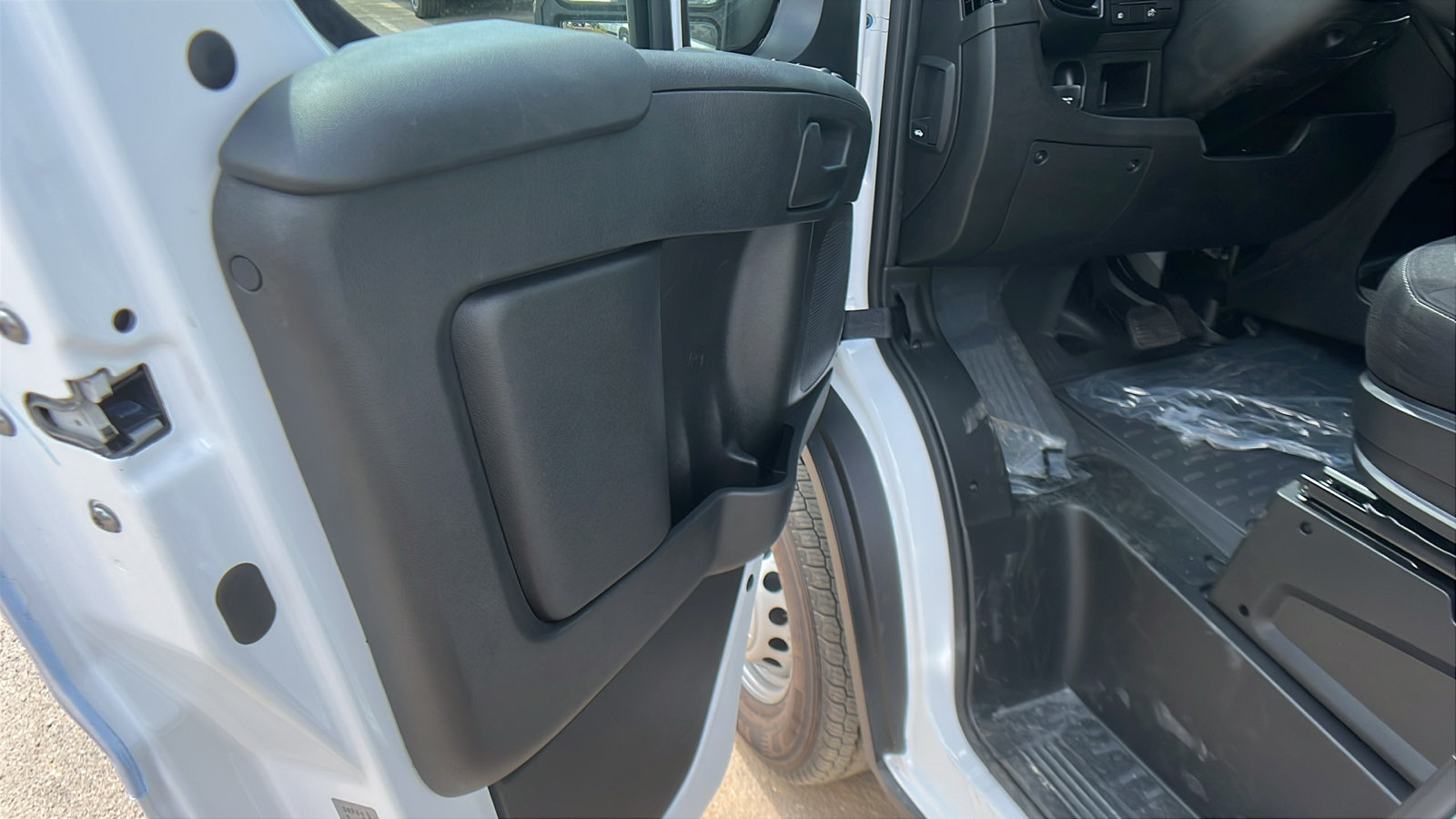 New 2025 RAM ProMaster 2500 w/ Safety Group FWD image 15
