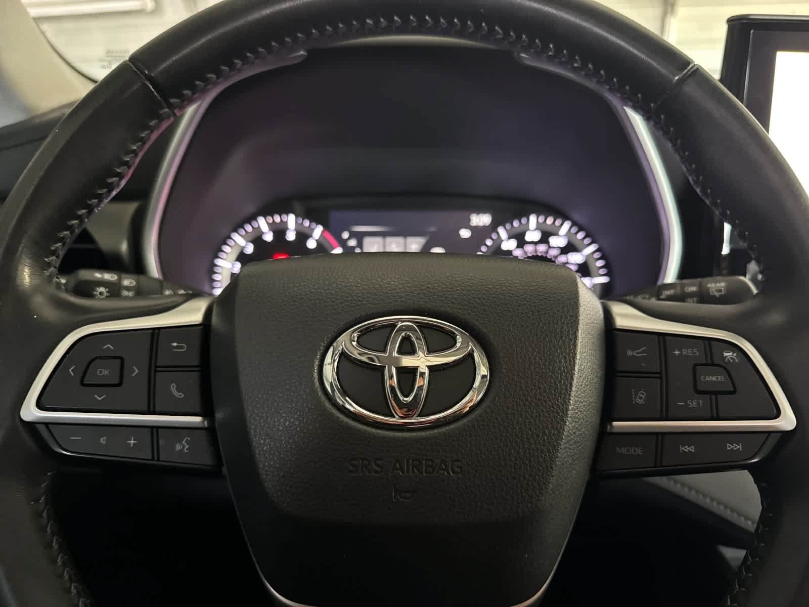Used 2023 Toyota Highlander XLE FWD image 26
