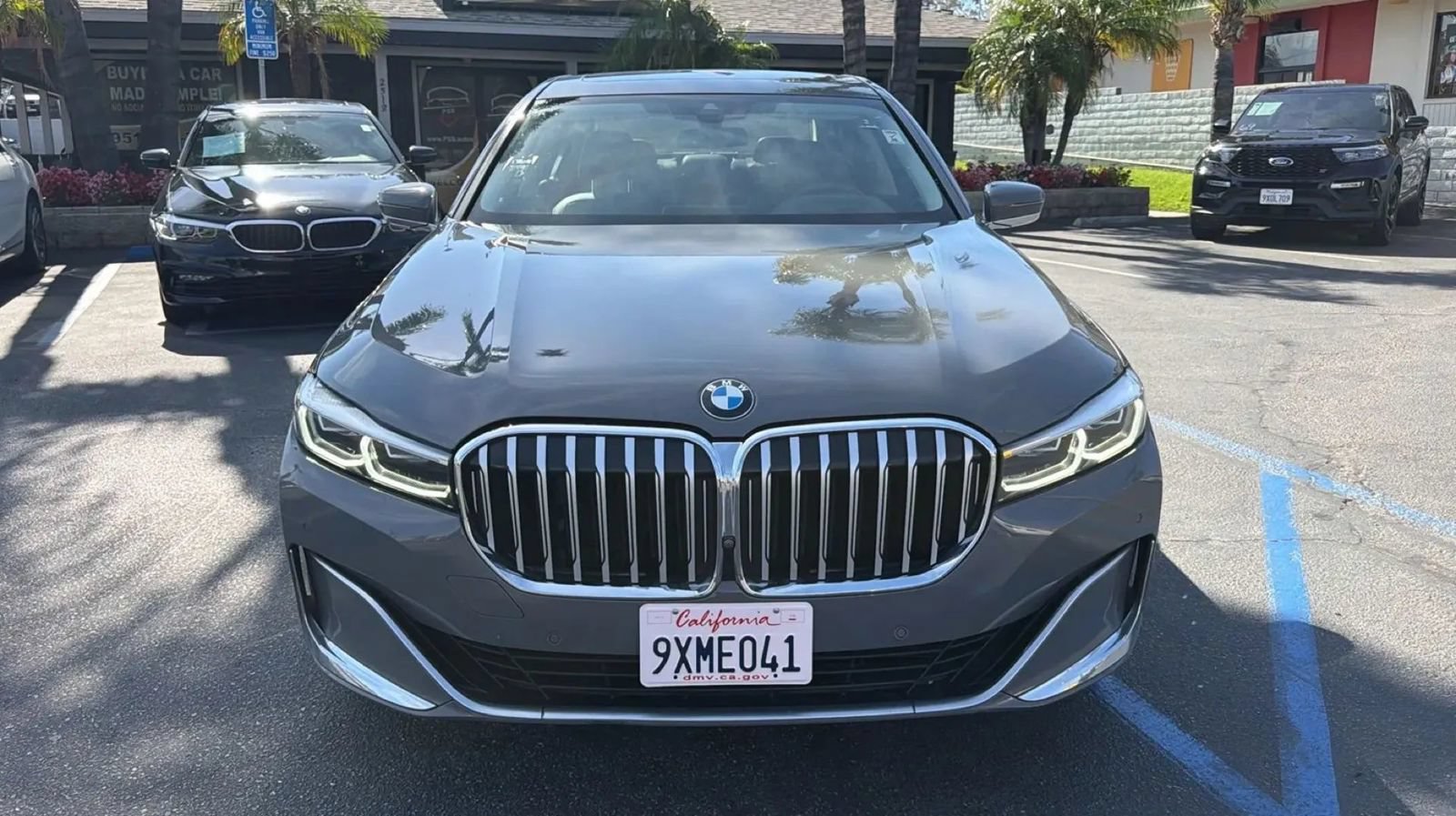 Used 2022 BMW 740i w/ Premium Package RWD image 2