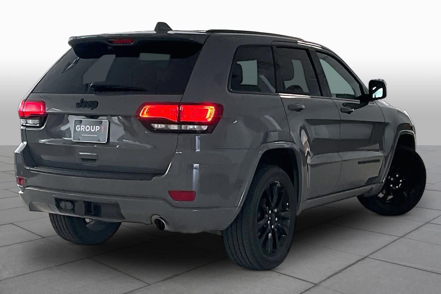 Used 2020 Jeep Grand Cherokee Altitude RWD image 12