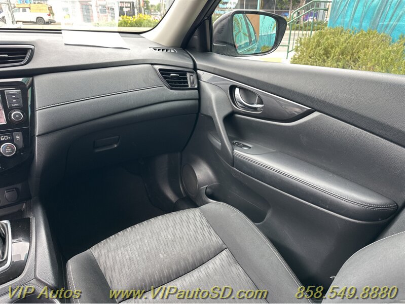 Used 2018 Nissan Rogue SV w/ Premium Package FWD image 19
