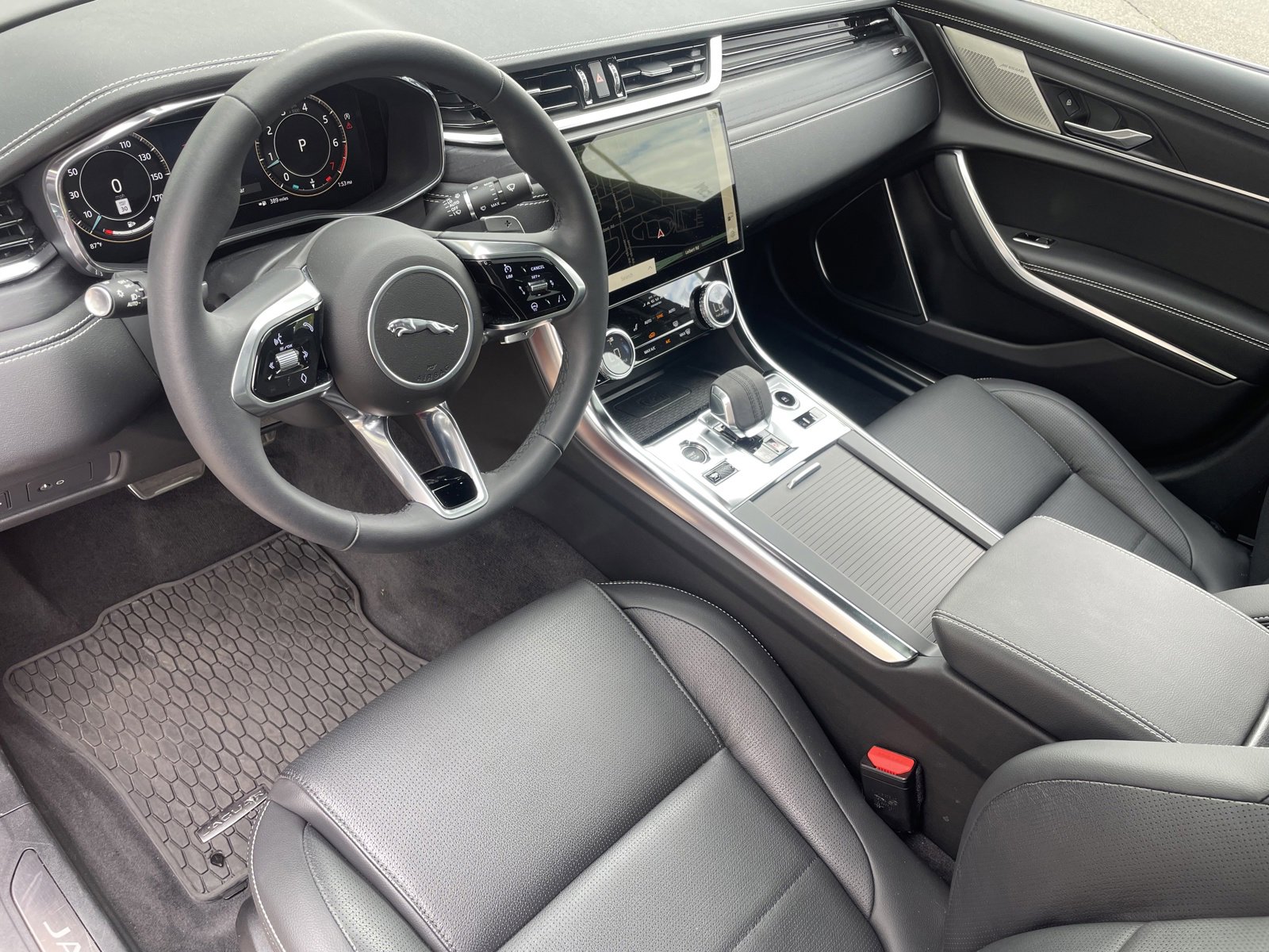 Certified 2024 Jaguar XF R-Dynamic SE image 12