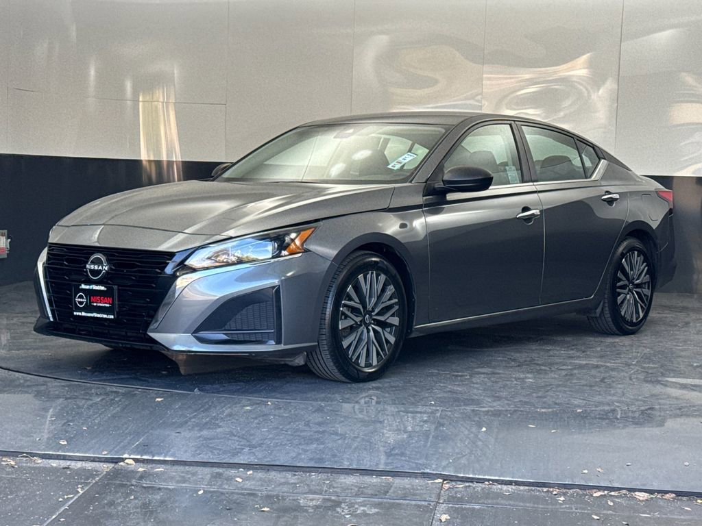 Used 2024 Nissan Altima 2.5 SV image 7