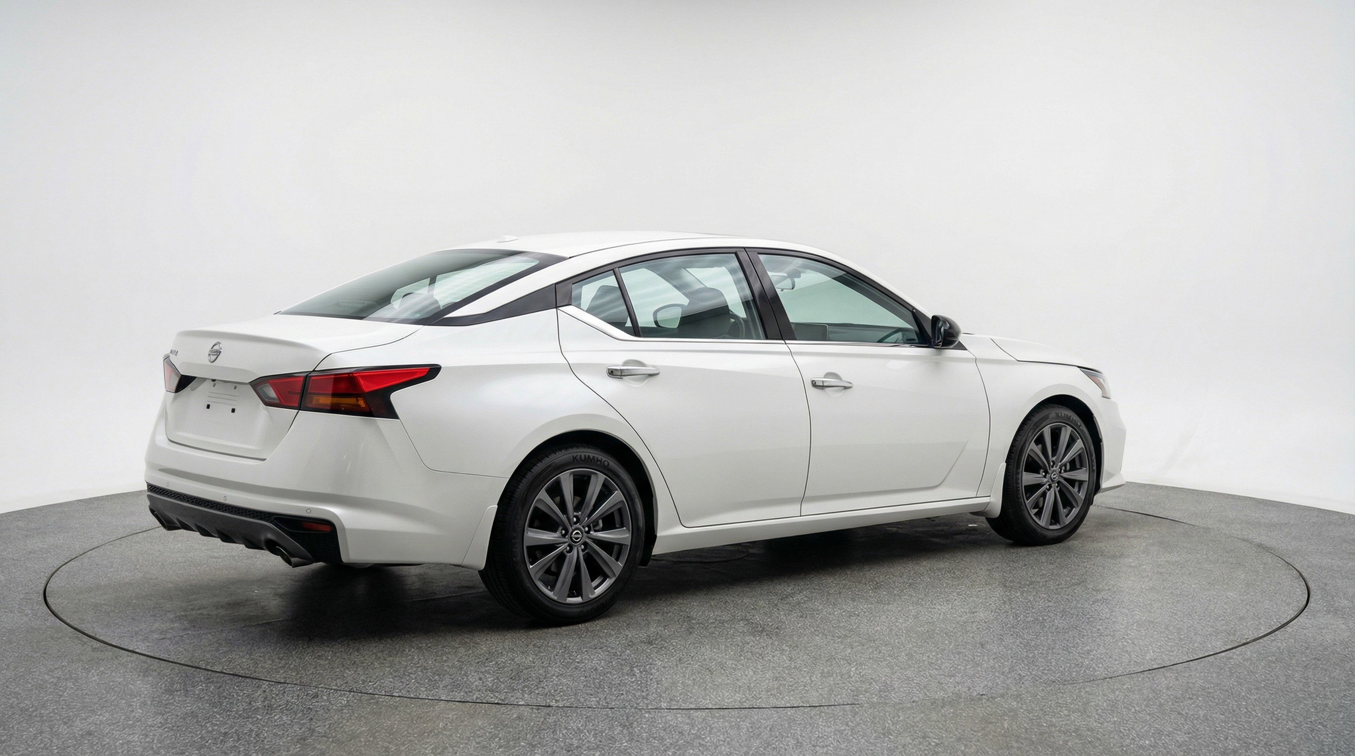 Used 2025 Nissan Altima 2.5 SV image 9