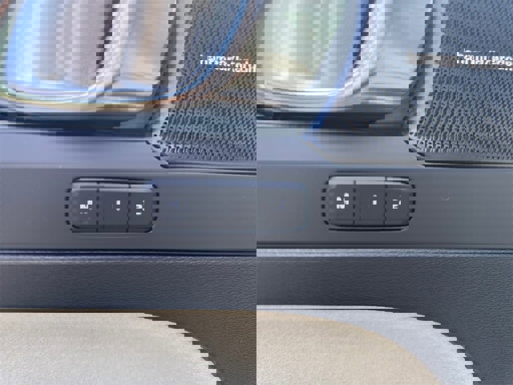 New 2025 Volvo XC40 B5 Ultra w/ Climate Package image 12