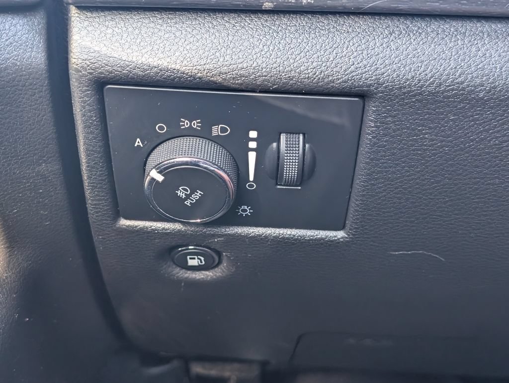 Used 2018 Jeep Grand Cherokee Altitude AWD/4WD image 12