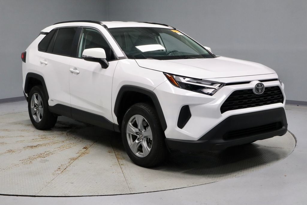 Used 2025 Toyota RAV4 XLE AWD/4WD image 1