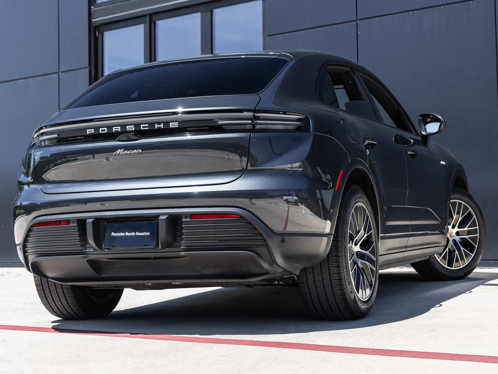 Certified 2025 Porsche Macan Electric image 11