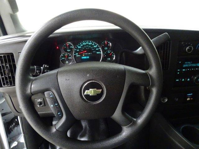 Used 2017 Chevrolet Express 3500 RWD image 22