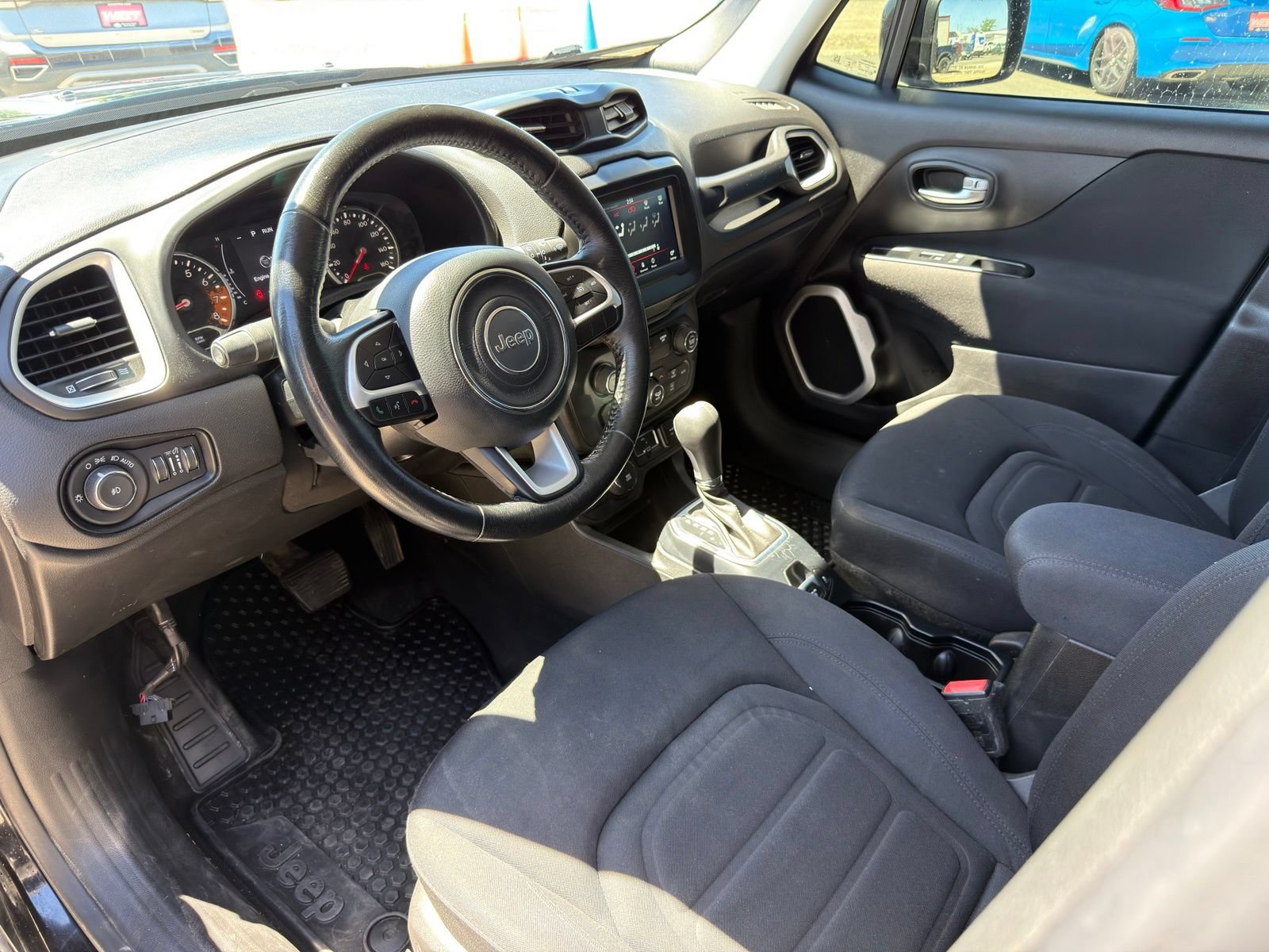 Used 2018 Jeep Renegade Latitude w/ Cold Weather Group AWD/4WD image 17