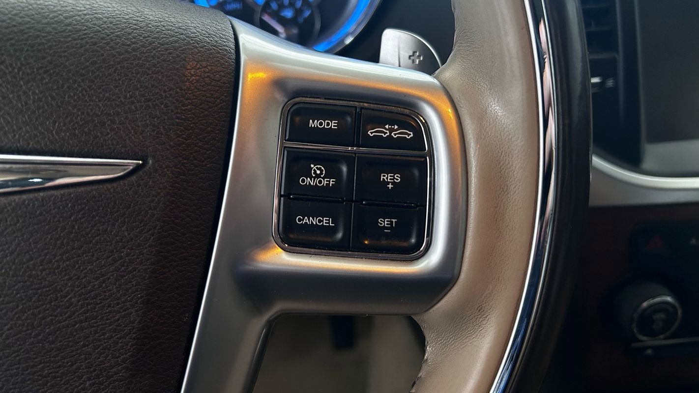 Used 2013 Chrysler 300 C Luxury Series w/ Beats Audio Group AWD/4WD image 12